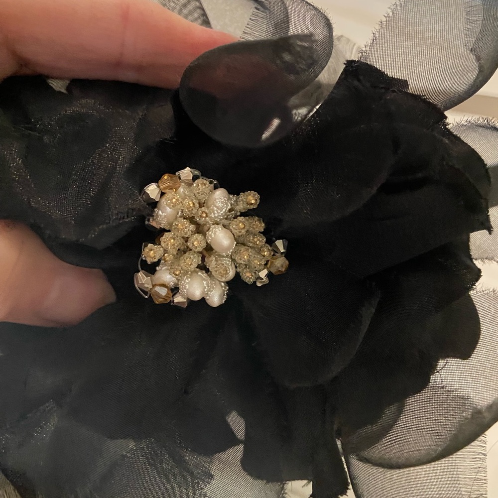 Black Pantent leather Flower with Rhinestones an Pearl Accent - Women Belt M - Picture 3 of 4